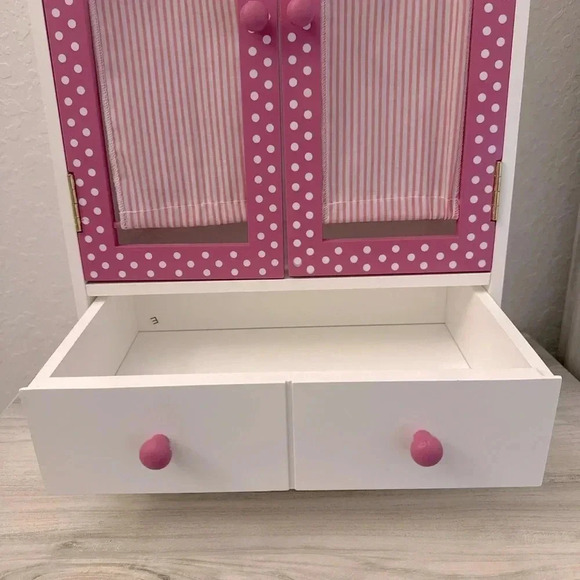 Pink and green princess wardrobe for American Girl Dolls or 18 inch dolls - Picture 6 of 8